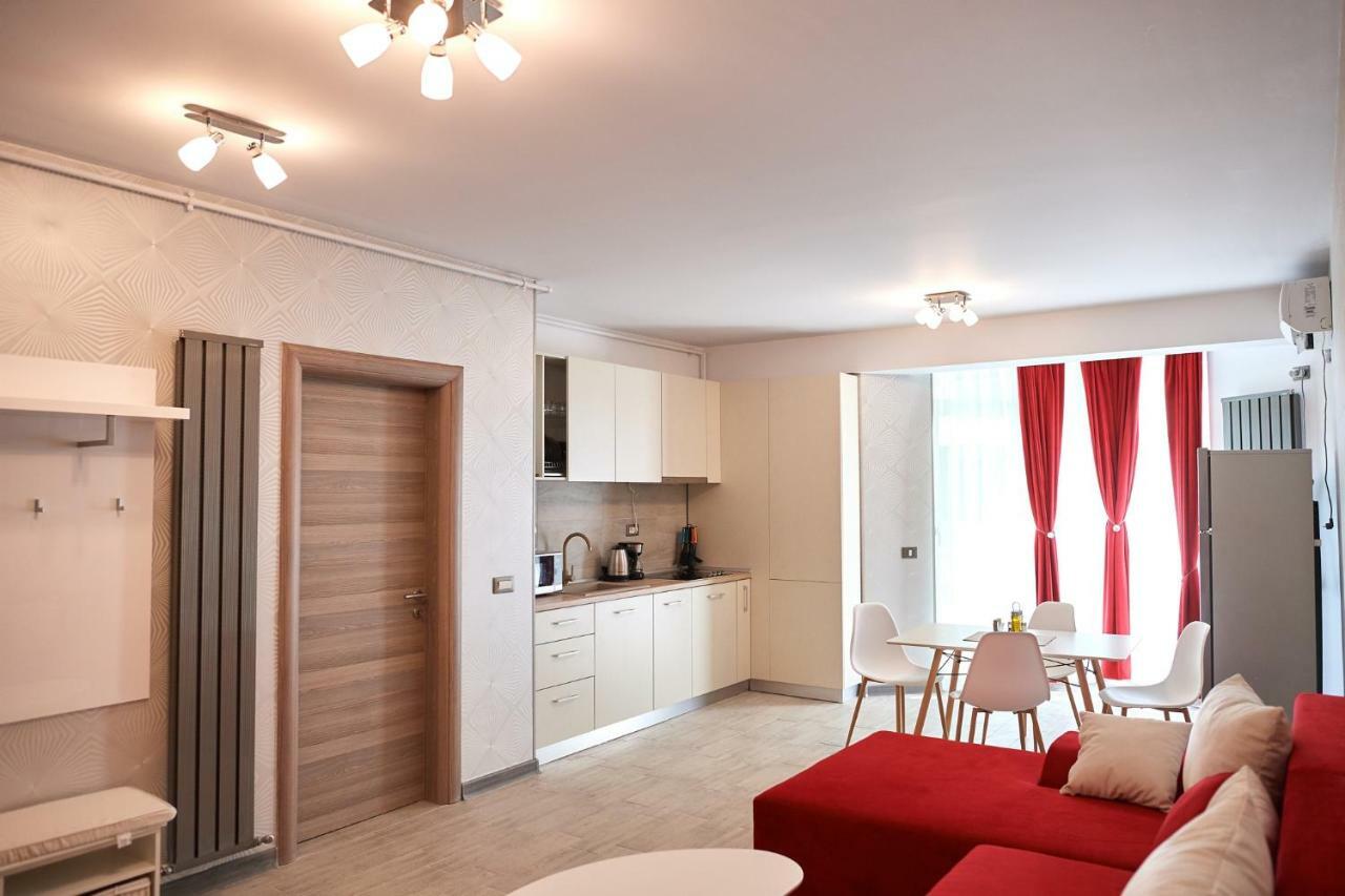 Red Apartament In Spa N Pool Beach Resort Năvodari Exterior foto